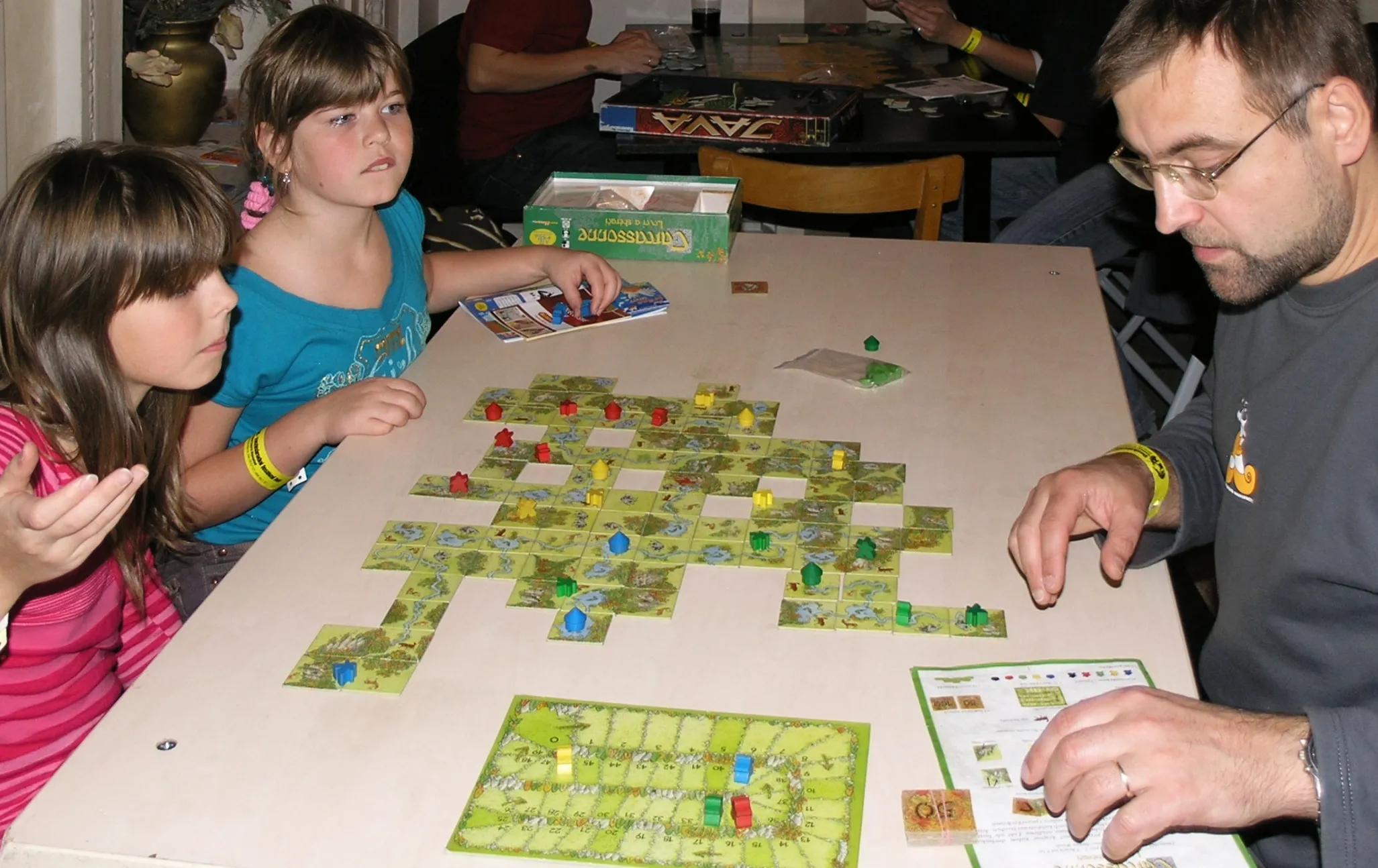 familia-jugando-carcassonne