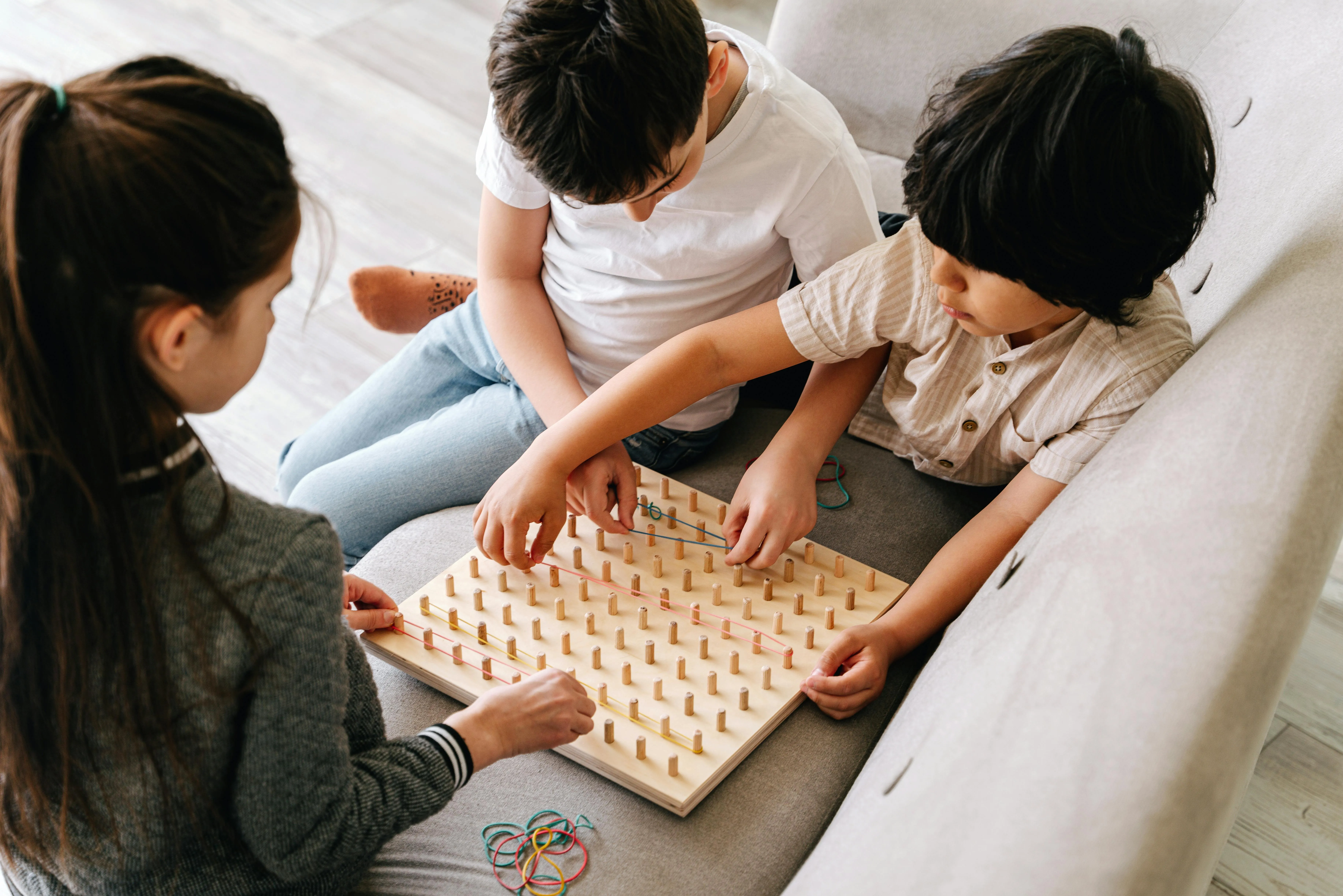 niños-jugando-juegos-de-mesa